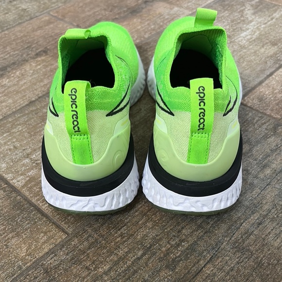 Nike Ladies Lime Green Running Shoes size 9 - Picture 5 of 10
